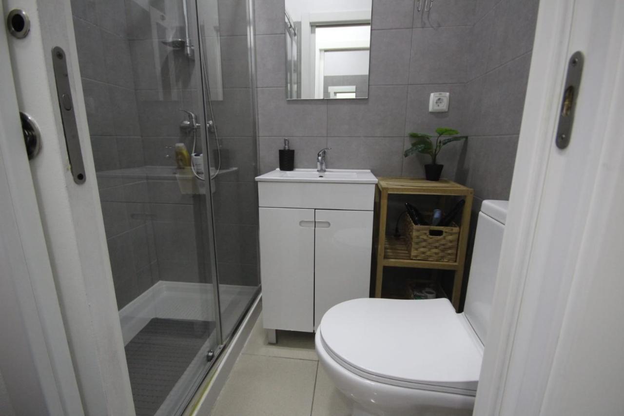 Ocean M1 R4 - Large Double Room With Shared Bathroom In City Center Lisboa Exterior foto